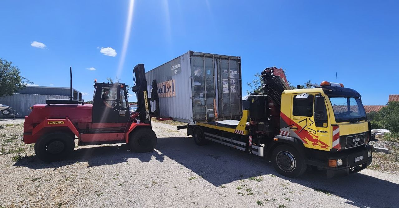 Eurotransporti forklift assisting loading operations next to transport truck in Zadar